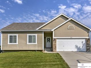 1601 Ridgeview Dr, Papillion, NE 68046