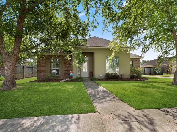 6128 Woodside Dr, Zachary, LA 70791