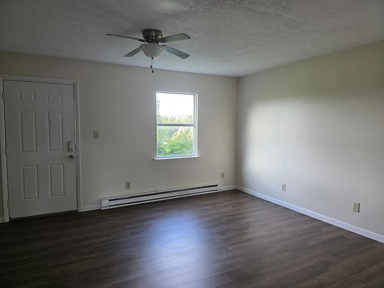 320 Hubbard St — Photo 29