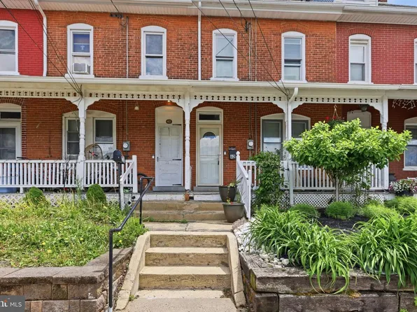 42 W Hamlin Ave, Telford, PA 18969
