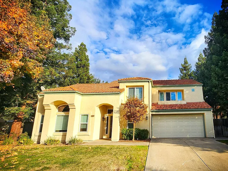 10348 N Doheny Dr — Photo 1