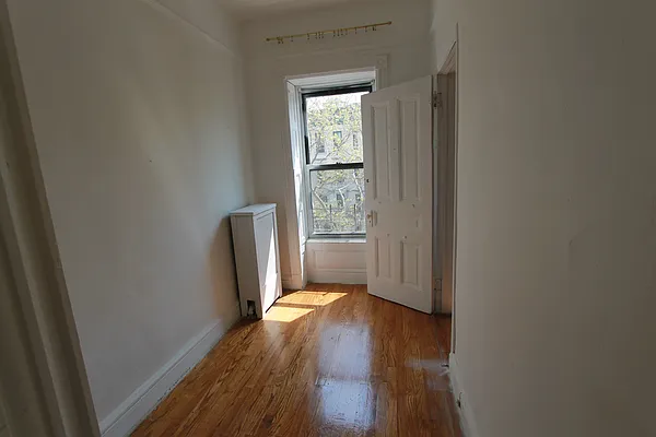 Rented by H.P. Greenfield Real Estate | media 15