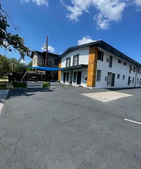 Alma Guadalupe — Photo 11