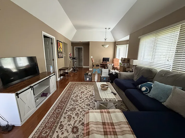 607 Queens Rd #E — Photo 4