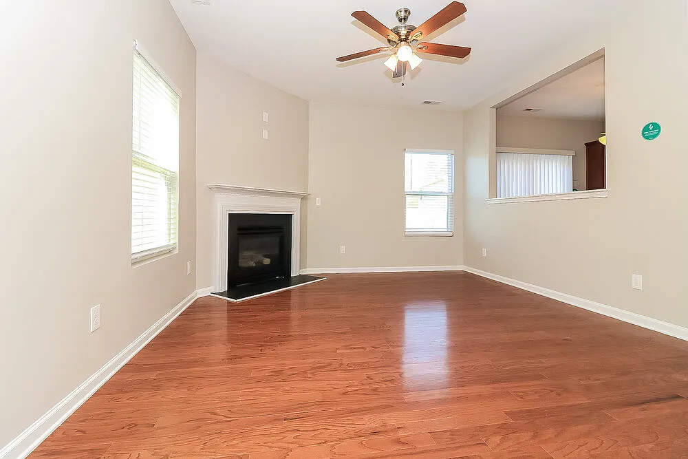 4 bed, 2.5 bath, 2048 sqft, $3,050 — Photo 4