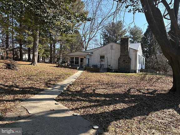 4th image of 2398 Frenchtown Rd