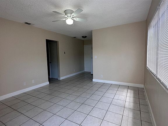 4th image of 717 SE 16th St #5