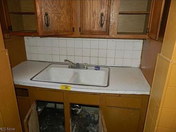 5th image of 12608 Benwood Ave