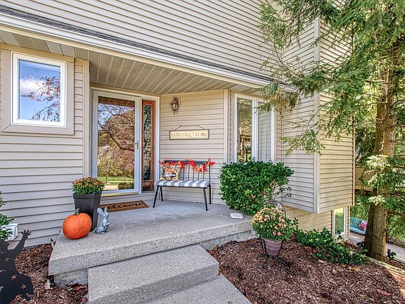 2nd image of 2121 Shetland Dr NE