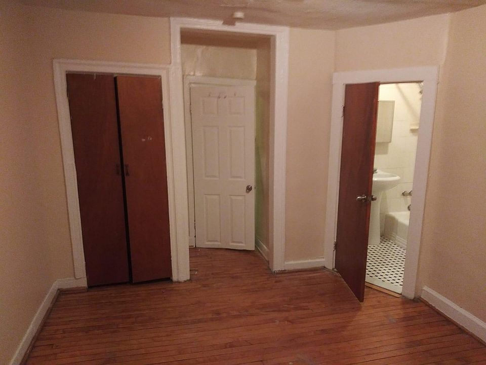 living/bathroom/closet