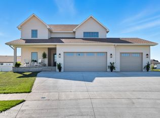 5959 Sylvia Cir, Grand Forks, ND 58201