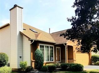 14 Eagles Trce, Williamsville, NY 14221