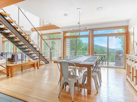 Dining room opening on to deck