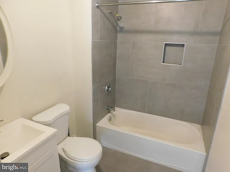 2427 Lakeview Ave #3D — Photo 4