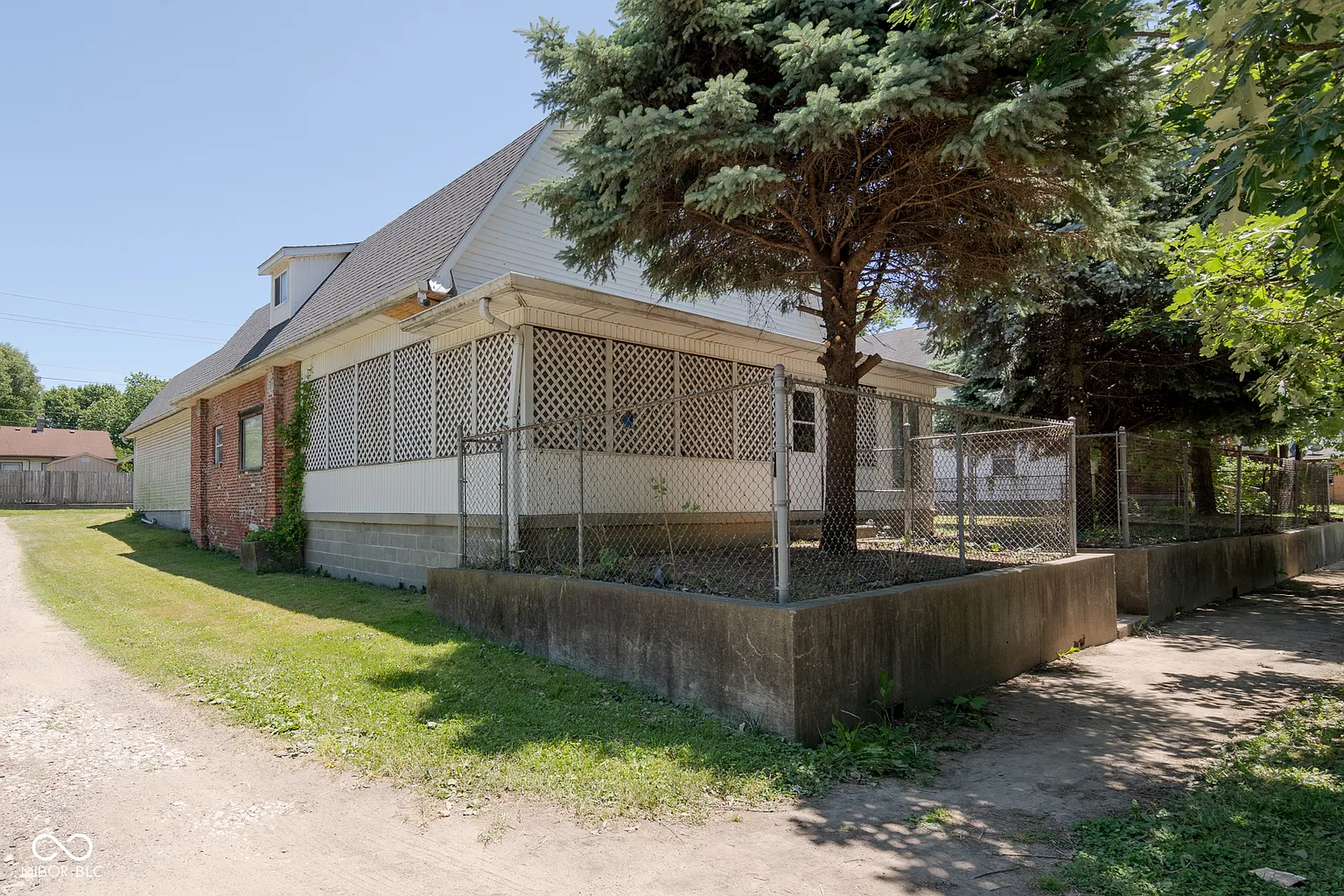 335 Jefferson Ave photo 1