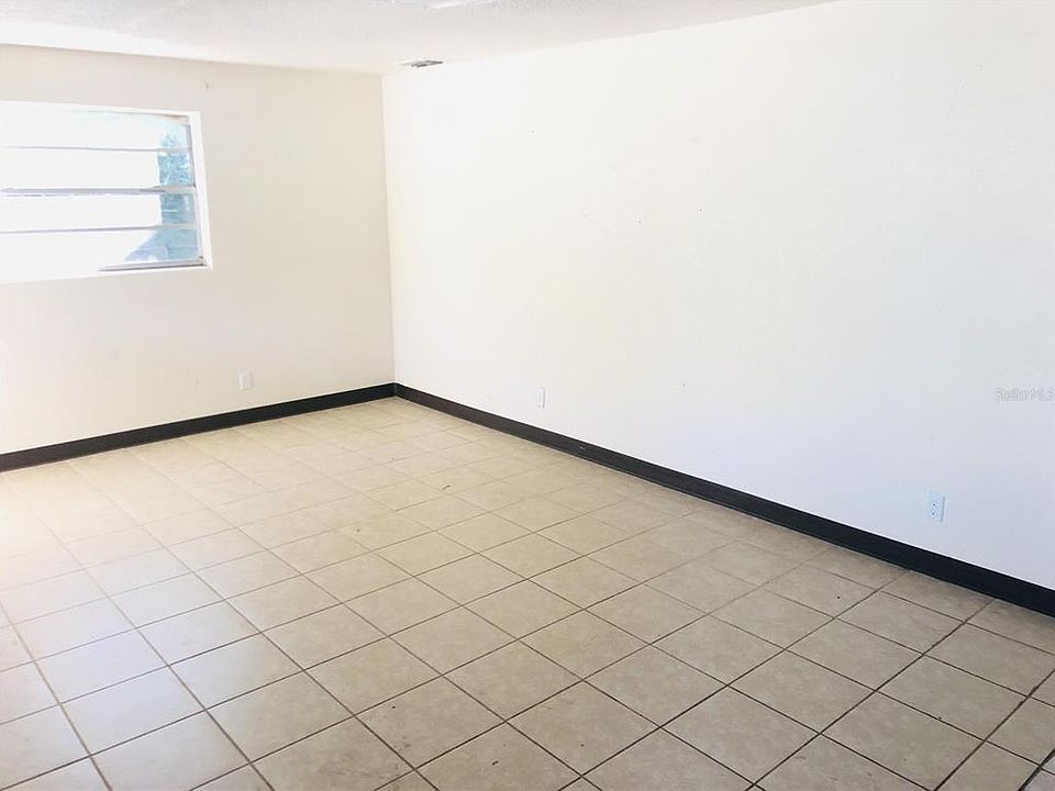 1st image of 1584 Primrose Ln #1584