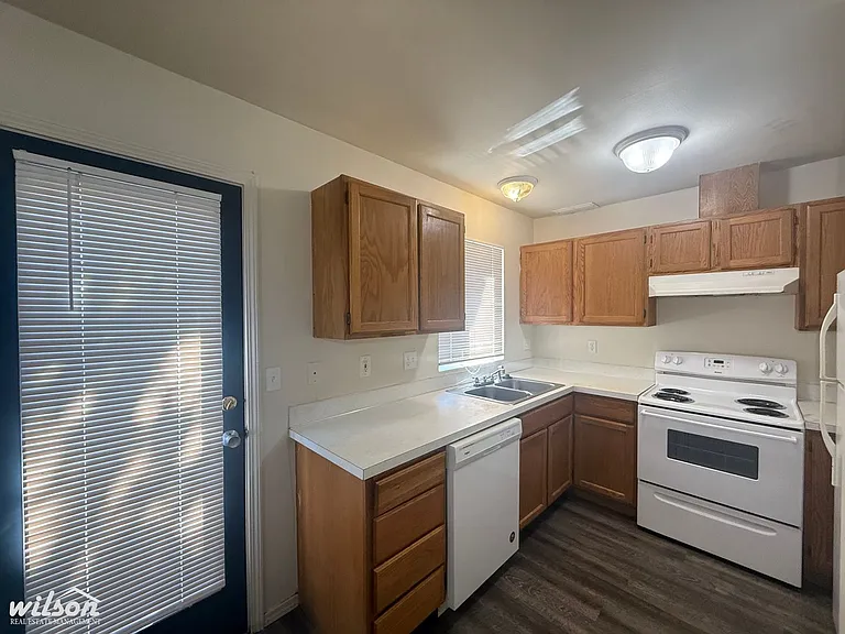 1103 Browne Ave — Photo 6
