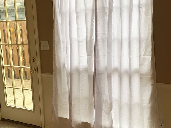 3rd image of 220 Hidden Creek Dr