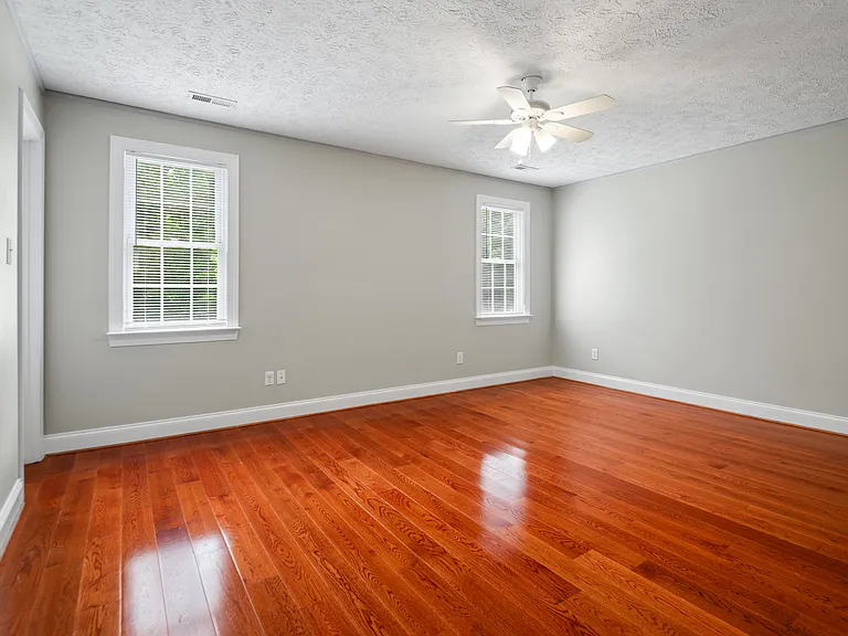 619 Greyshire Dr — Photo 32