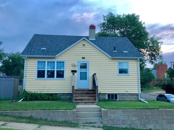 745 4th Ave W, Dickinson, ND 58601