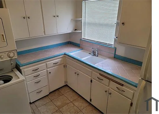 2219 Warner Ave — Photo 6