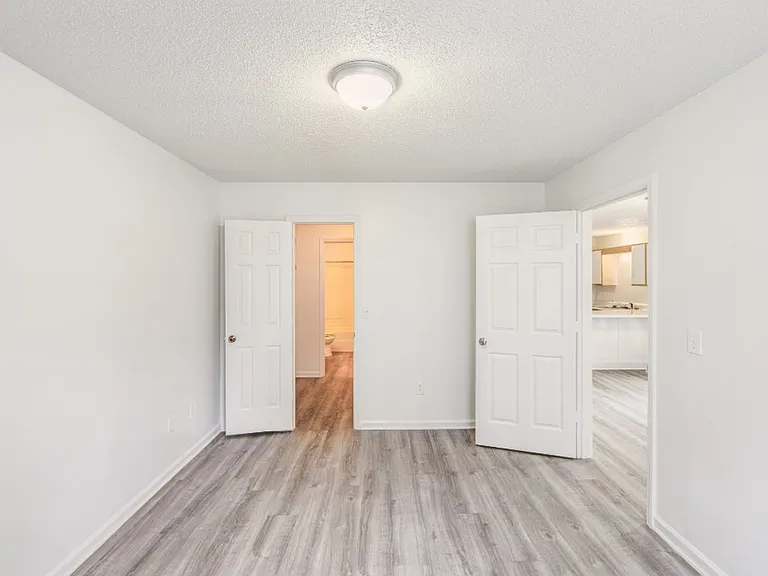 Arlington Apartments — Photo 12