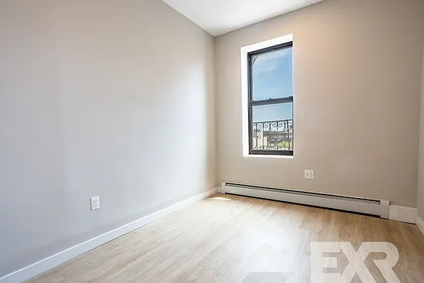 Rented by EXR | media 3