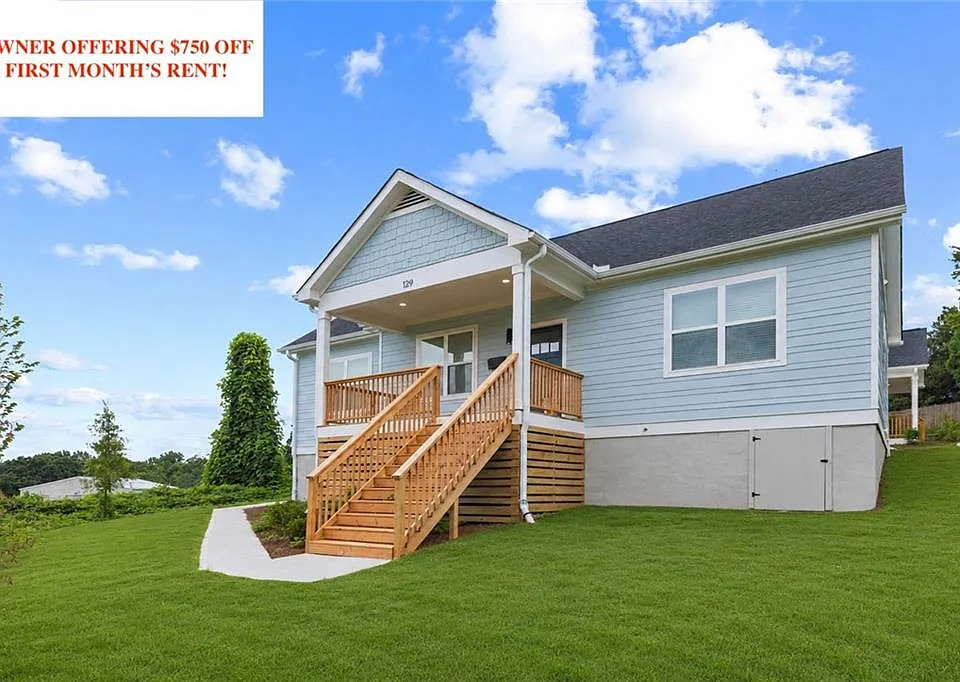 129 Hilltop Dr SW