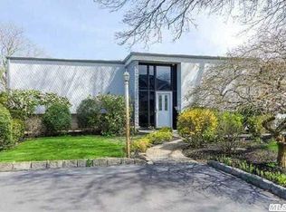 295 Willetts Ln, West Islip, NY 11795