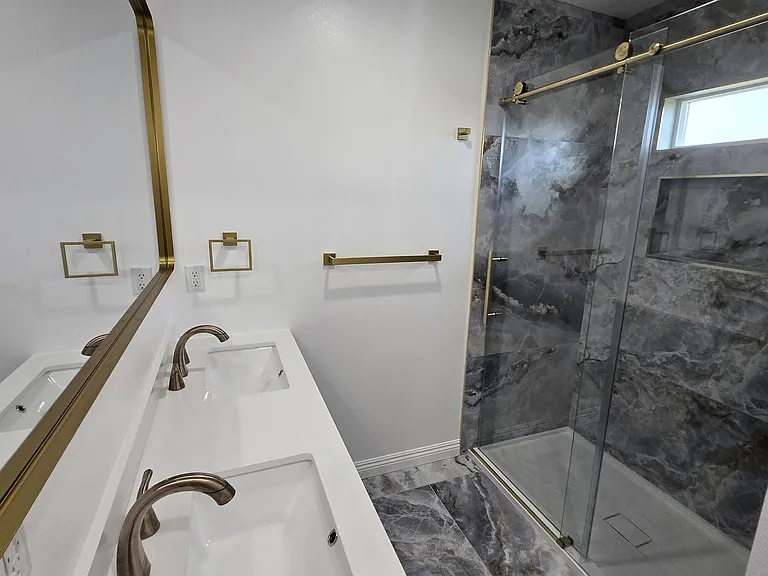 8132 Franklin St — Photo 3