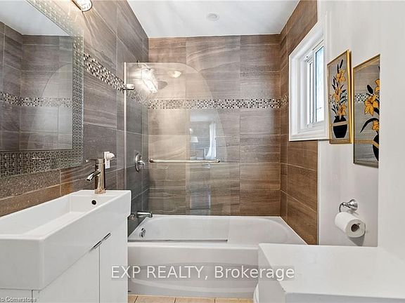 4th image of 70 Jarrow Rd