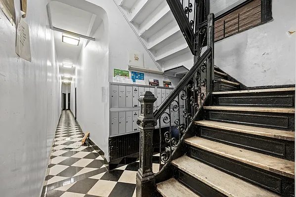 Rented by Compass | media 23