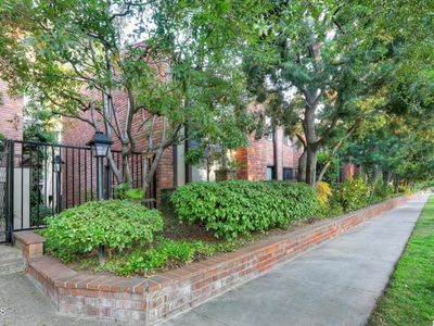 700 S Lake Ave APT 220, Pasadena, CA, 91106