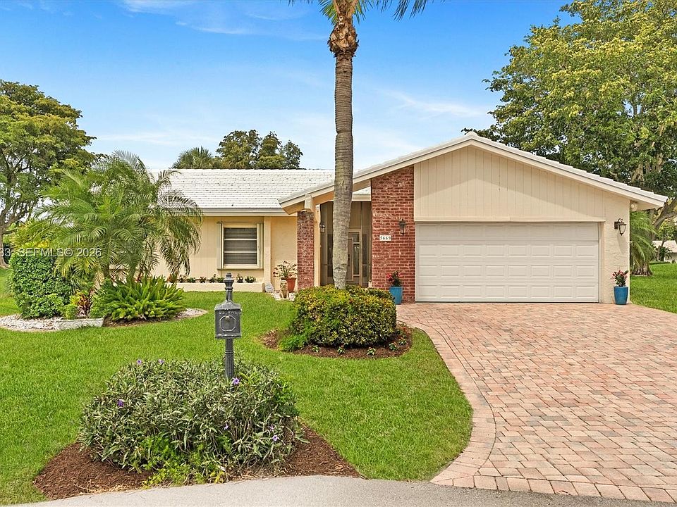 1st image of 5669 Pinecrest Cir