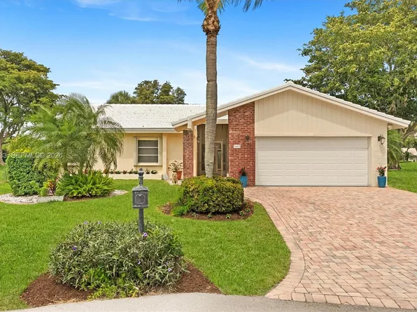 5669 Pinecrest Cir, Boca Raton, FL 33433