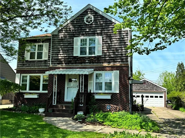218 Northwood Dr, Buffalo, NY 14223