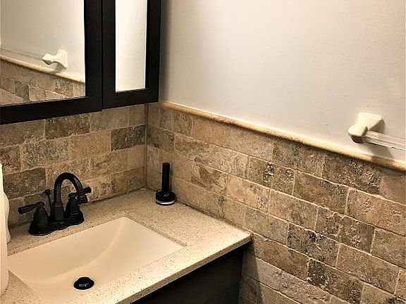 3rd image of 108 Sussex St APT 1