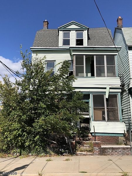 1st image of 241 12th Ave