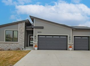 14301 Sutton Dr, Urbandale, IA 50323