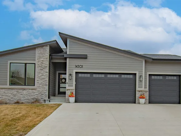 14301 Sutton Dr, Urbandale, IA 50323
