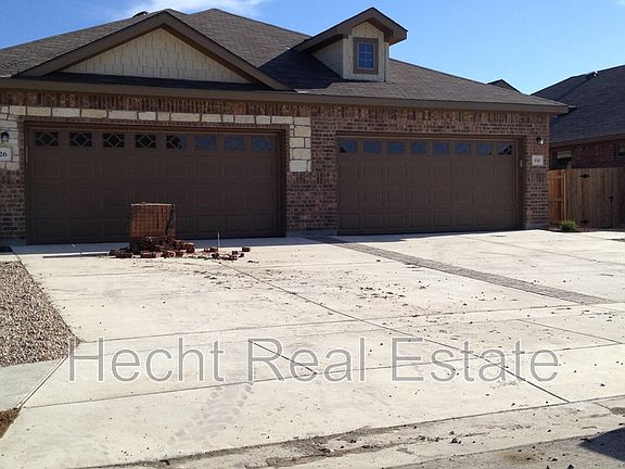 3rd image of 526 Creekside Cir