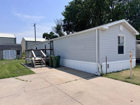 2801 Grand Ave Trailer 275, Kearney, NE 68847