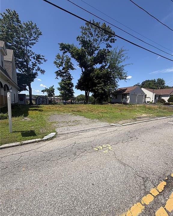 2nd image of 130 Woodward Rd