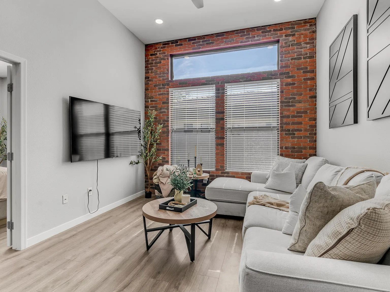 2 bed, 2.0 bath, 937 sqft, $2,195 — Photo 4