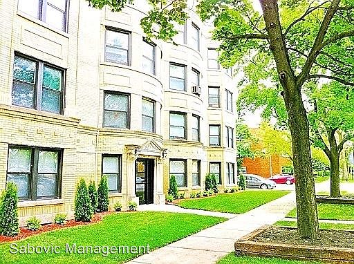 2nd image of 2446 W Catalpa Ave #1