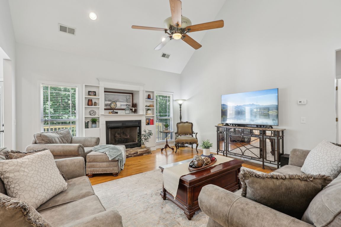- 449 Wallburg High Point Rd-1605-010.jpg