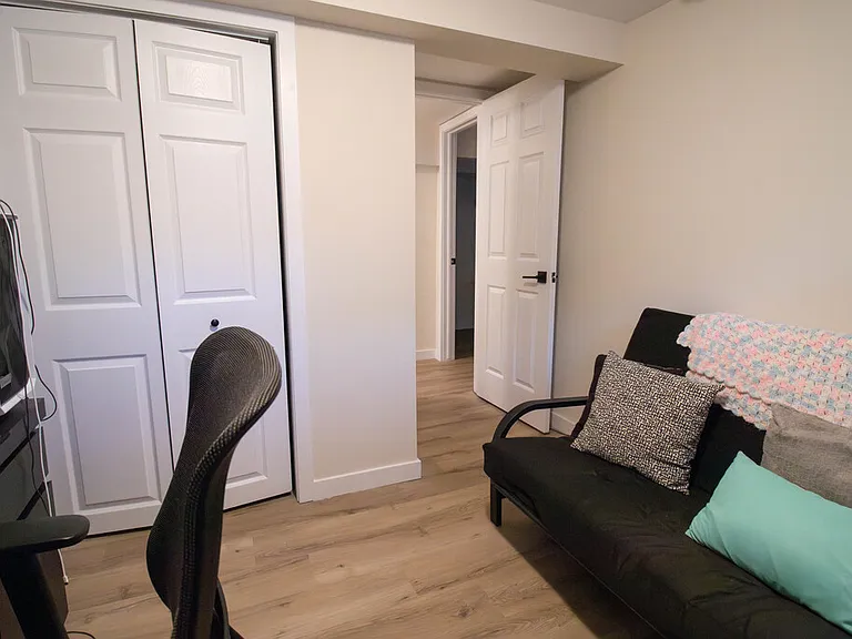 44 Patricia Ave — Photo 10