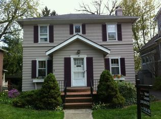 18 Fairwood Blvd, Pleasant Ridge, MI 48069