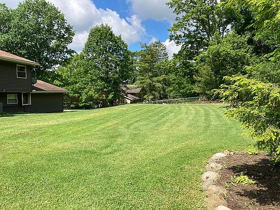 4th image of 693 N Hidden Valley Rd