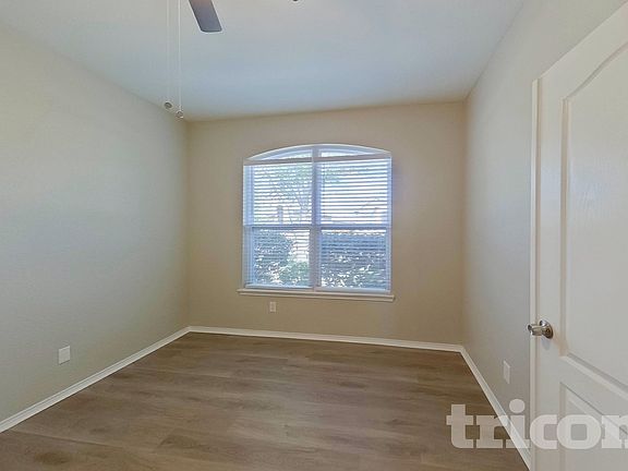 4th image of 522 Golden Bell Dr